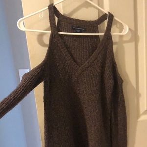 Cold shoulder long sleeve, great condition!